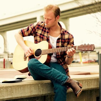 С чем носить коричневые ковбойские сапоги мужчине