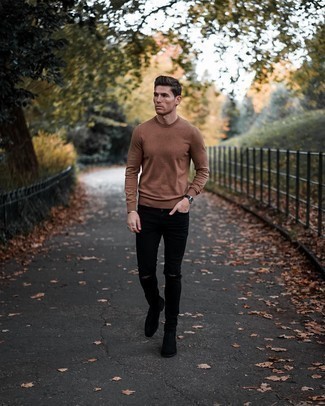 С чем носить коричневый свитер с круглым вырезом мужчине