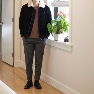 С чем носить коричневый свитер с круглым вырезом мужчине