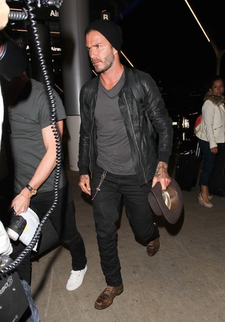 Какие бомберы носить с коричневыми туфлями дерби