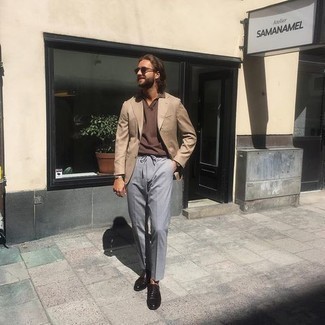 Какие футболки-поло носить с коричневыми туфлями дерби