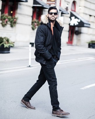 Какие куртки-пуховики носить с коричневыми ботинками дезертами