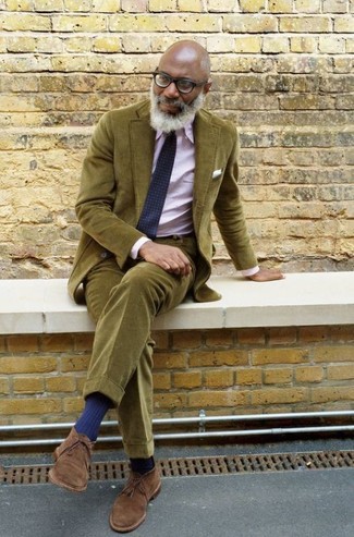 Какие костюмы носить с коричневыми ботинками дезертами