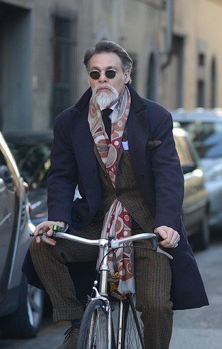 Какие костюмы носить с коричневыми ботинками дезертами