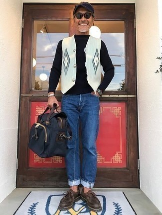 Какие трикотажные жилеты носить с коричневыми ботинками дезертами