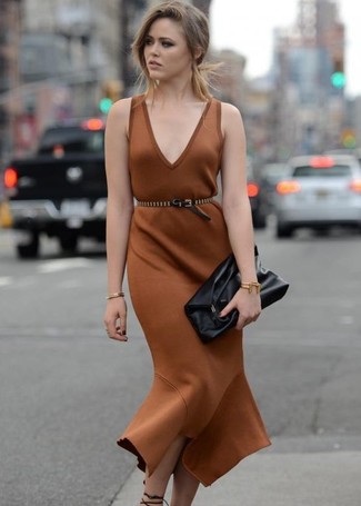 С чем носить коричневое платье