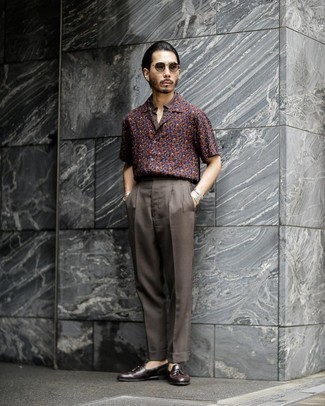 С чем носить коричневые классические брюки мужчине