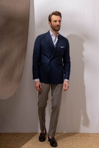 С чем носить коричневые классические брюки мужчине