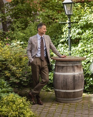 С чем носить коричневые классические брюки мужчине