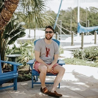 Какие шорты носить с коричневыми мокасинами мужчине