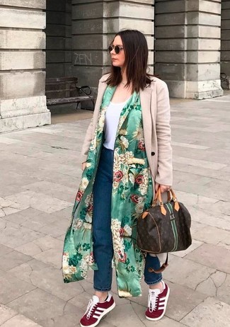 С чем носить коричневую спортивную сумку женщине