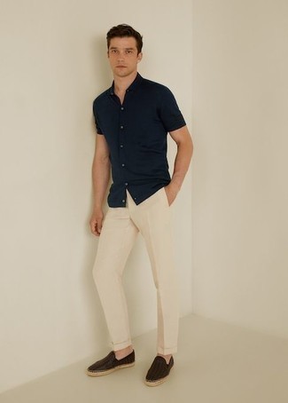 Какие брюки чинос носить с коричневыми эспадрильями