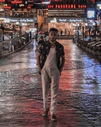 Какие рубашки с коротким рукавом носить с коричневыми эспадрильями мужчине