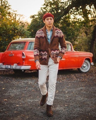 С чем носить коричневый кардиган с жаккардовым узором мужчине