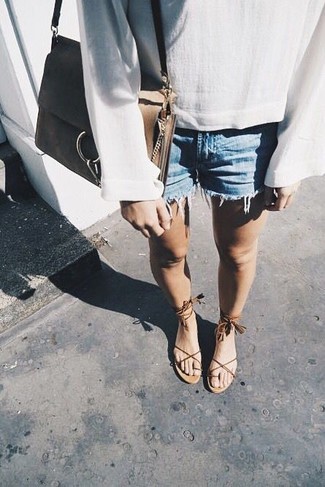 С чем носить коричневые сандалии на плоской подошве