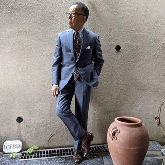 С чем носить коричневый галстук с цветочным принтом мужчине