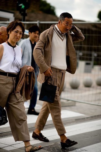 С чем носить коричневые кожаные лоферы c бахромой мужчине