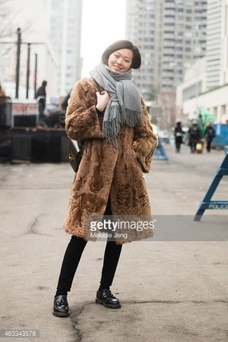 С чем носить коричневую шубу