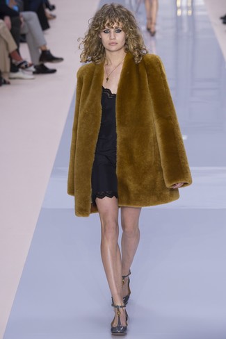 Какие туфли носить с коричневой шубой