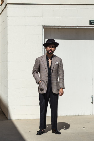 С чем носить коричневый пиджак в мелкую клетку мужчине