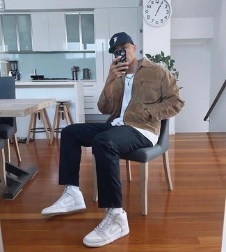 Какие высокие кеды носить с коричневой курткой харрингтон