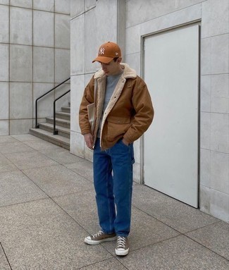 Какие свитшоты носить с коричневыми высокими кедами мужчине