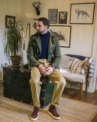 Какие водолазки носить с коричневыми высокими кедами мужчине