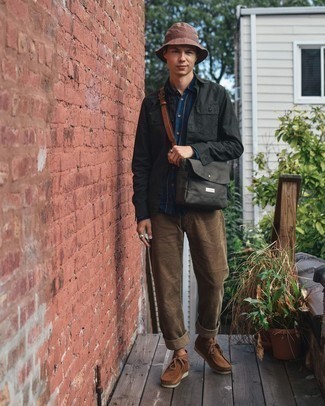 Какие ботинки дезерты носить с коричневыми джинсами