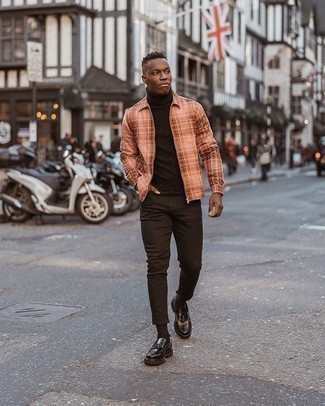 Какие лоферы с кисточками носить с коричневыми джинсами