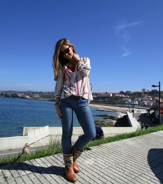 С чем носить коричневые ботинки на шнуровке женщине