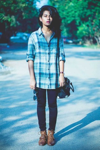 С чем носить коричневые ботинки на шнуровке женщине