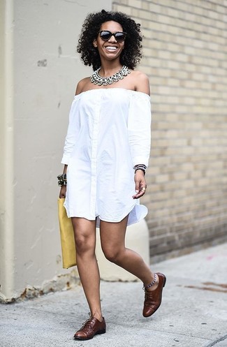 С чем носить коричневые туфли на шнуровке женщине