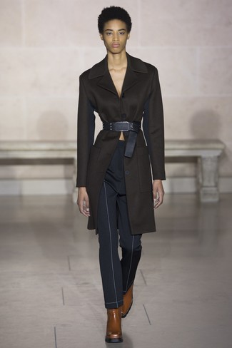 С чем носить коричневые кожаные ботильоны