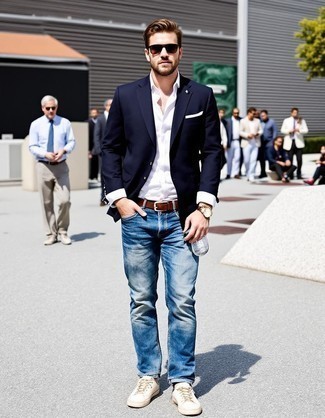 С чем носить коричневый кожаный ремень мужчине