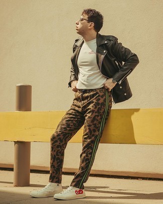 С чем носить коричневую кожаную косуху мужчине