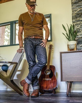 С чем носить коричневый кожаный браслет мужчине