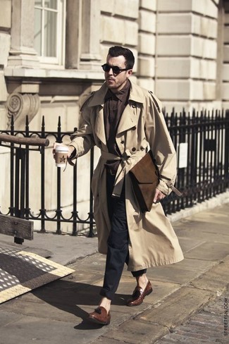 С чем носить коричневый кожаный портфель