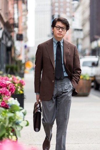 С чем носить коричневый кожаный портфель