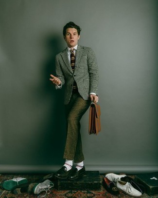 С чем носить коричневый кожаный портфель