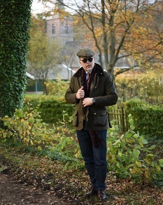 Как носить коричневые кожаные броги с темно-синими джинсами