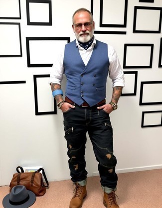 С чем носить коричневые кожаные повседневные ботинки мужчине