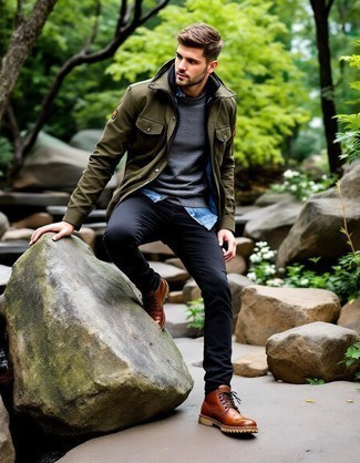 С чем носить коричневые кожаные повседневные ботинки мужчине