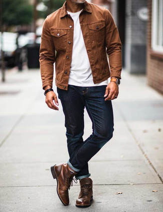 С чем носить коричневые кожаные повседневные ботинки мужчине
