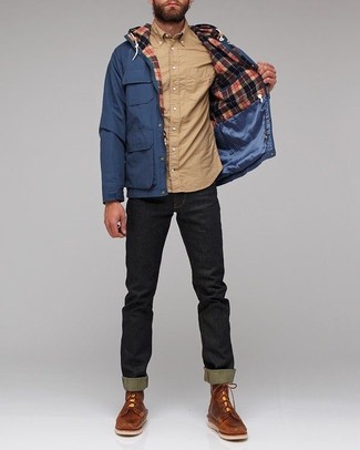 Как носить коричневые кожаные повседневные ботинки с темно-синей паркой мужчине
