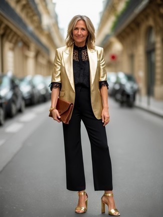 С чем носить коричневый кожаный клатч