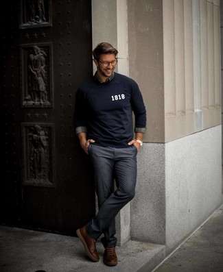 С чем носить коричневые кожаные высокие кеды мужчине