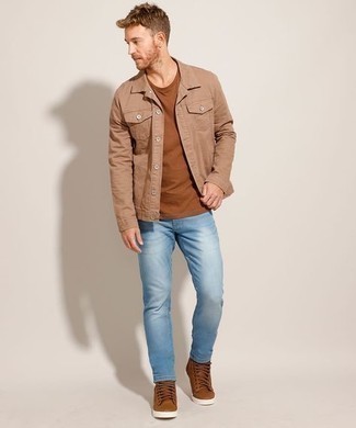 С чем носить коричневые кожаные высокие кеды мужчине