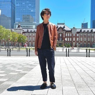 С чем носить коричневую кожаную куртку мужчине