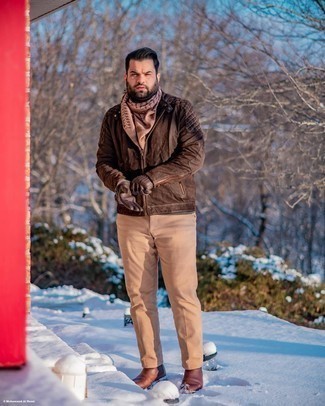С чем носить коричневую кожаную куртку мужчине