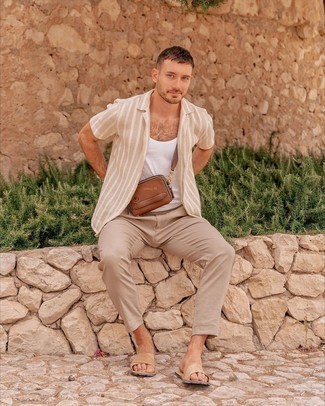 С чем носить коричневую кожаную сумку почтальона